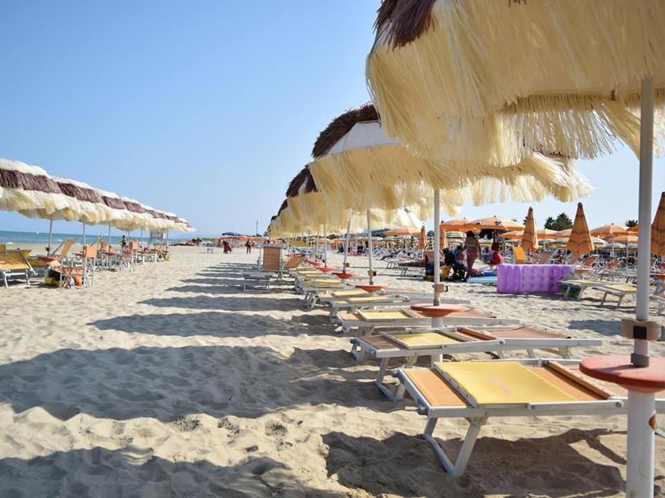 Ristorante Hotel Lucia - 100 Mt Dal Mare Giulianova Extérieur photo