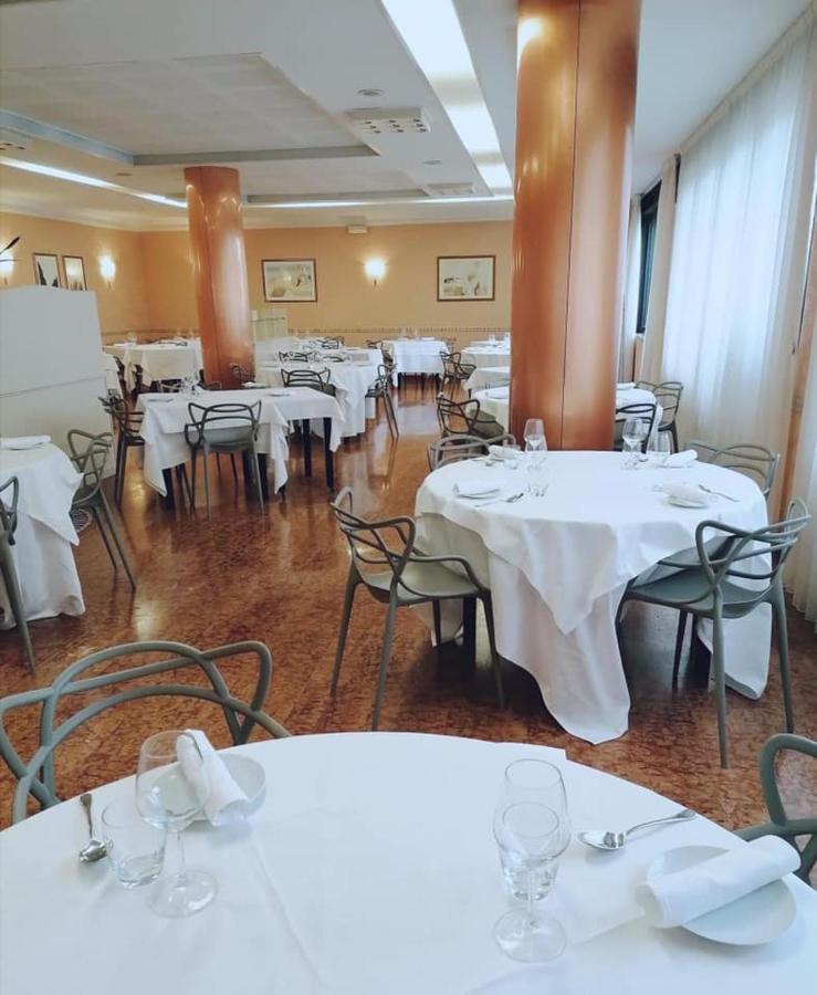Ristorante Hotel Lucia - 100 Mt Dal Mare Giulianova Extérieur photo