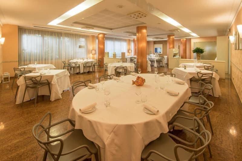 Ristorante Hotel Lucia - 100 Mt Dal Mare Giulianova Extérieur photo