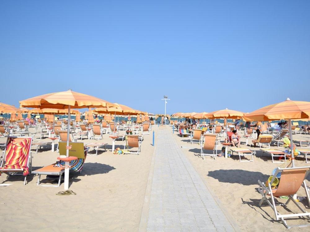 Ristorante Hotel Lucia - 100 Mt Dal Mare Giulianova Extérieur photo